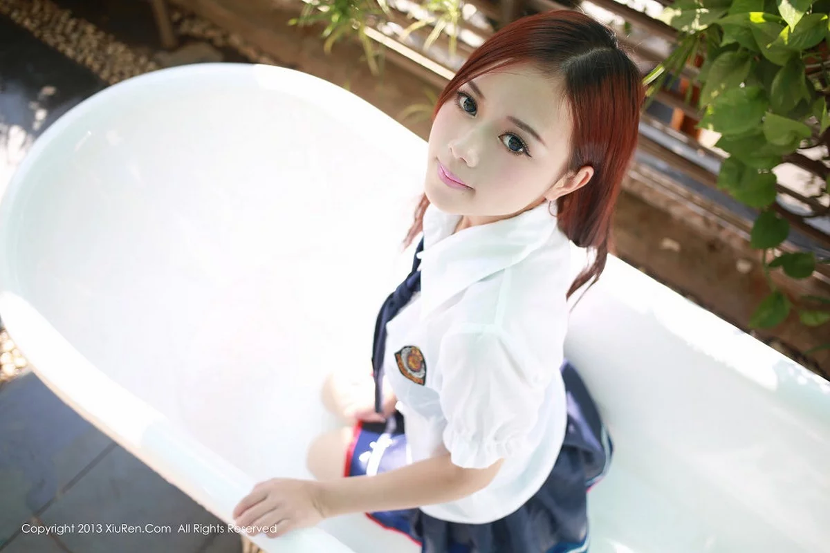 ytw9.com[XiuRen秀人网]No.014_邻家女神toro羽住性感内衣系列完美曲线写真90P