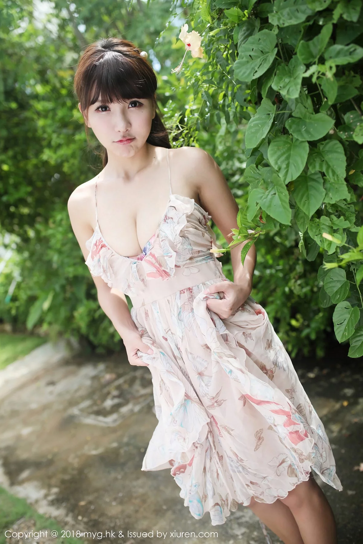 ytw9.com[MyGirl美媛馆]Vol.276_嫩模晓茜sunny性感吊带花裙+泳池比基尼秀傲人豪乳诱惑写真65P