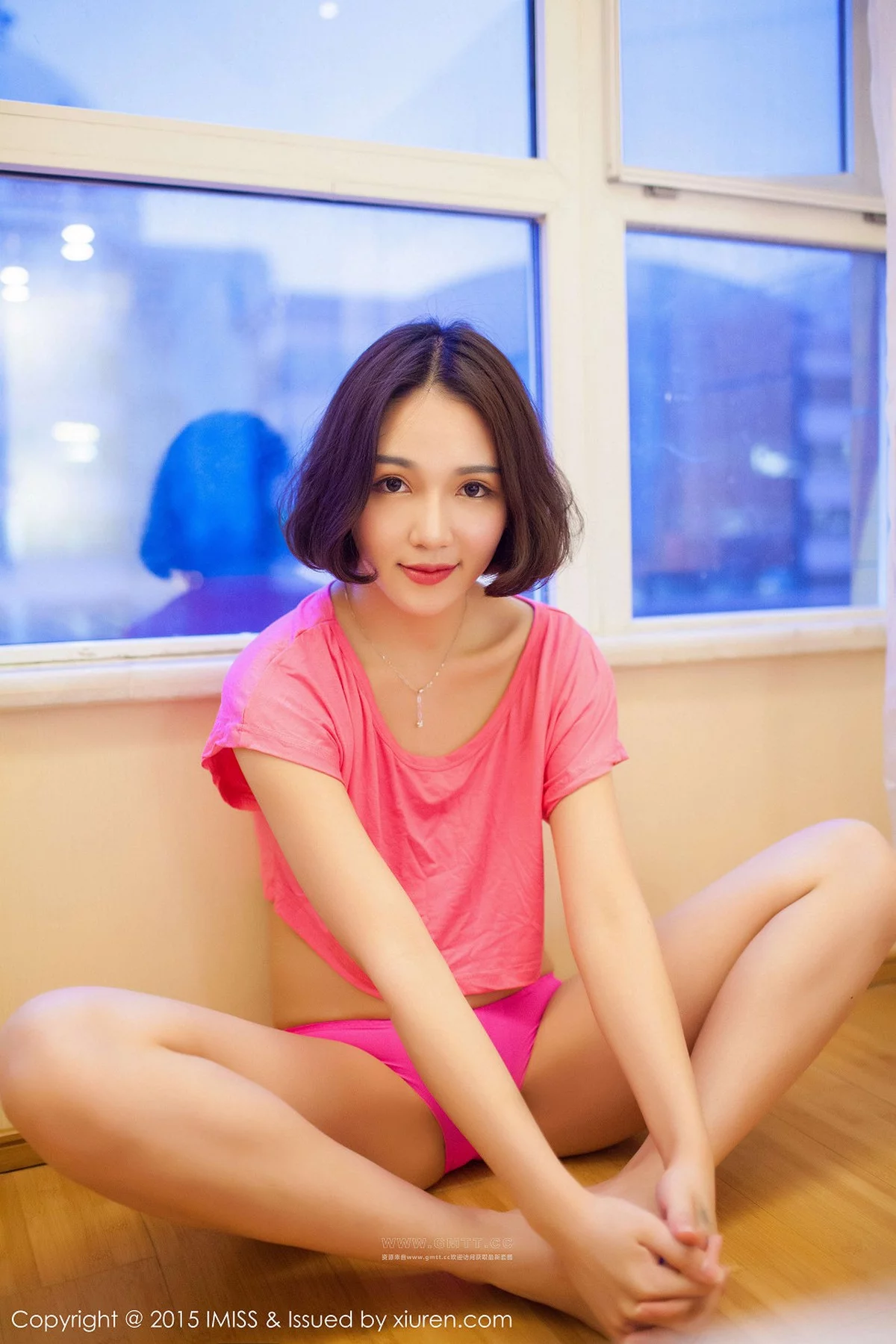 ytw9.com[IMISS爱蜜社]Vol.043_嫩模艾诗iccey居家大床上破烂黑丝裤袜真空秀美臀55P