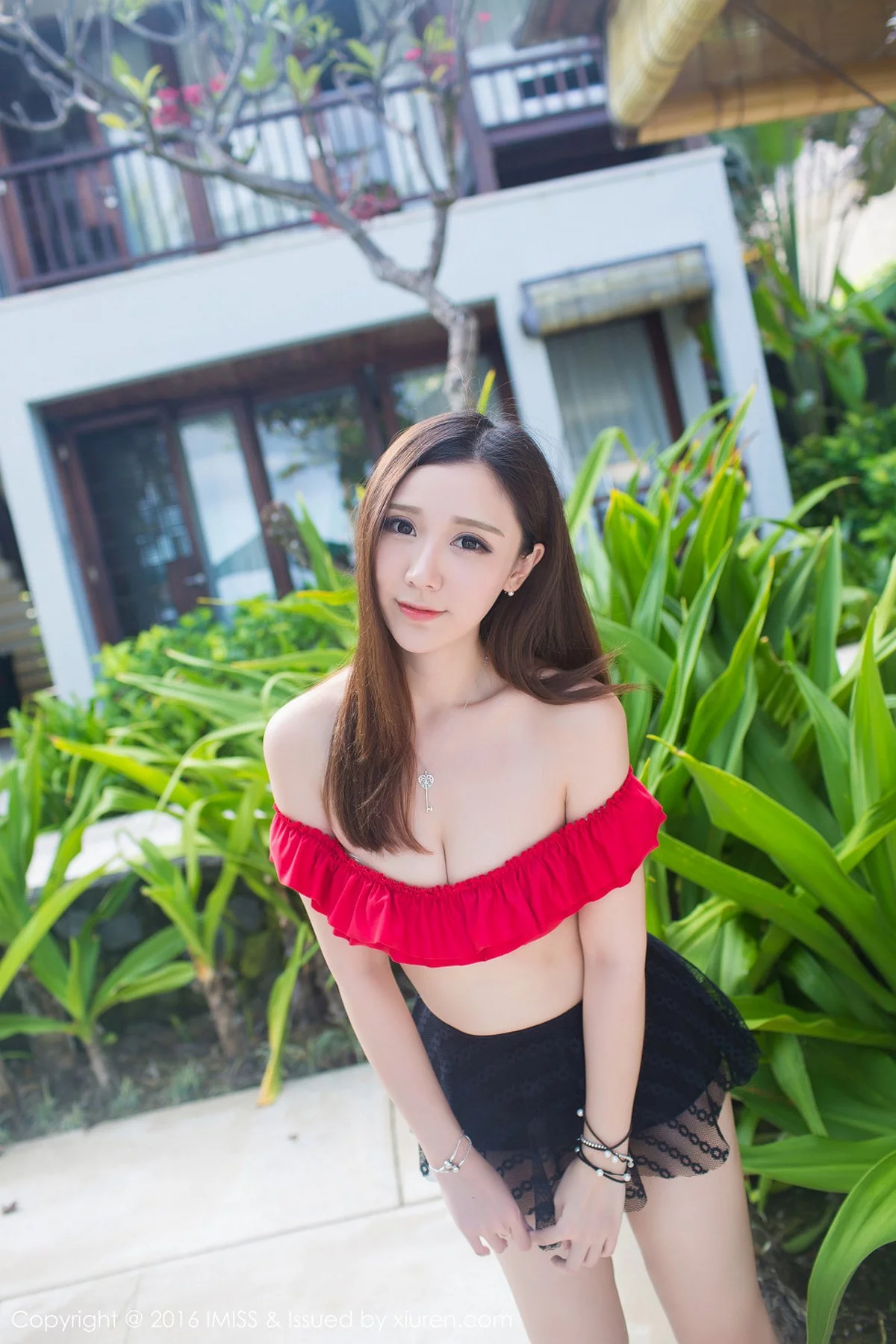 ytw9.com[IMISS爱蜜社]Vol.102_气质女神淼淼萌萌哒巴厘岛旅拍清纯白纱长裙清新写真49P