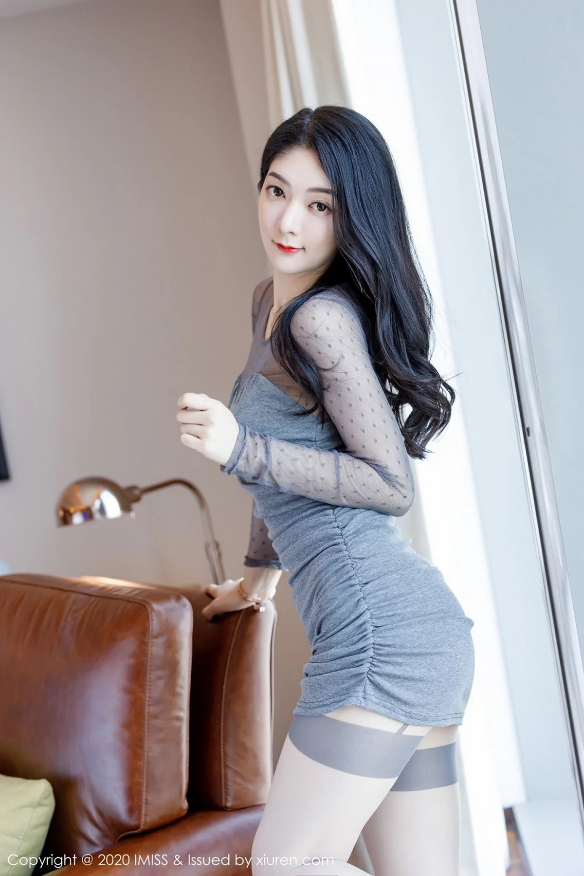 ytw9.com[IMISS爱蜜社]Vol.479_女神Angela小热巴灰色风格服饰+性感红色内衣秀完美身材写真64P