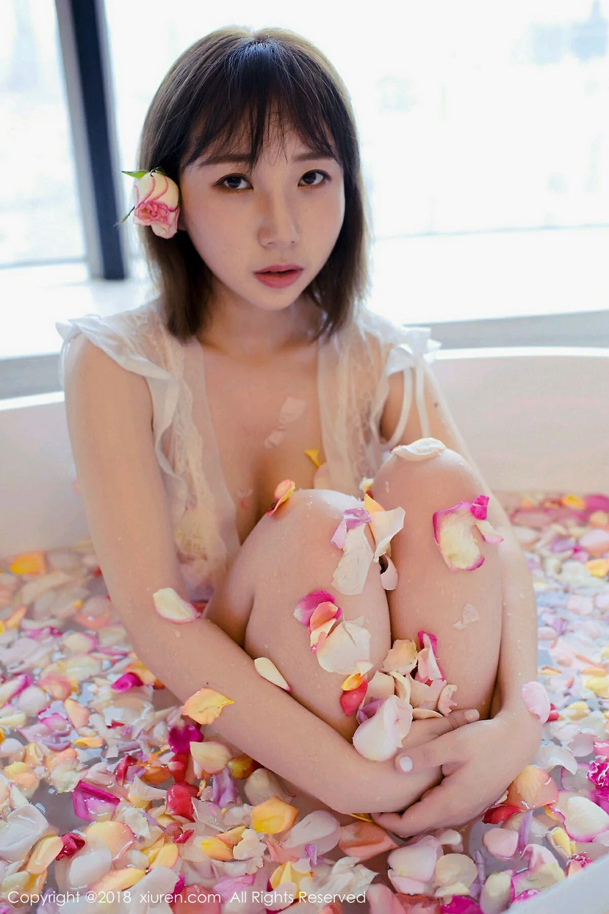 ytw9.com[XiuRen秀人网]No.981_嫩模枝恩居家私房浴缸里玫瑰花瓣浴真空湿身诱惑写真57P