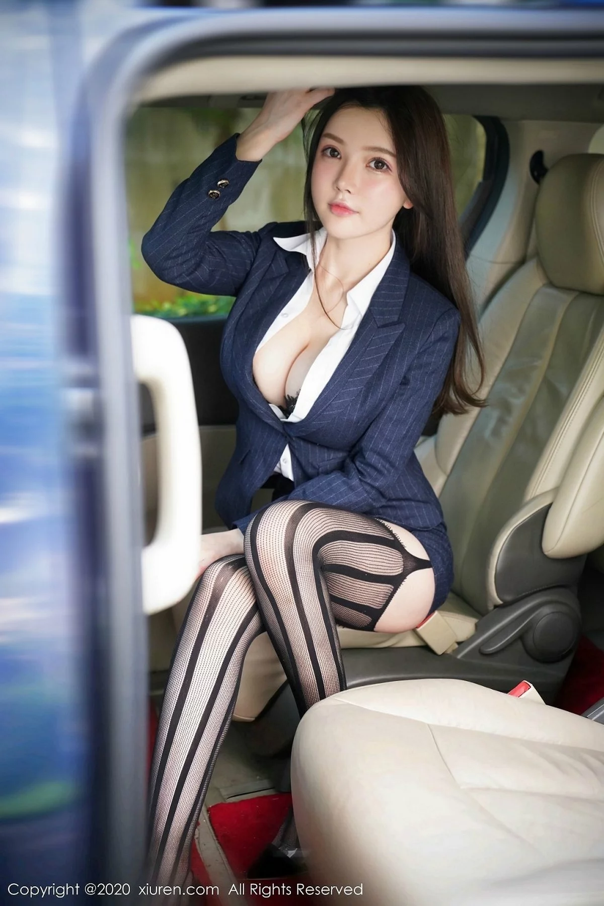 ytw9.com[XiuRen秀人网]No.2209_嫩模糯美子Mini三亚旅拍性感秘书车拍主题傲人豪乳诱惑写真108P