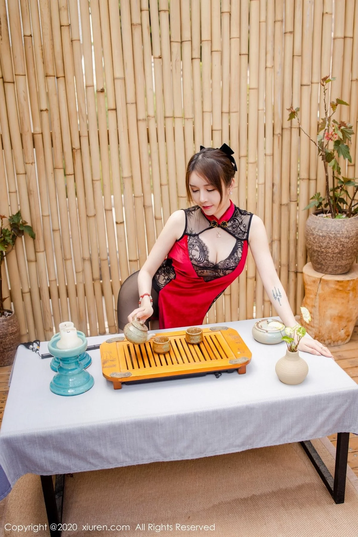 ytw9.com[XiuRen秀人网]No.2499_嫩模玉兔miki大理旅拍私房古韵旗袍配开档黑丝裤袜极致魅惑写真35P