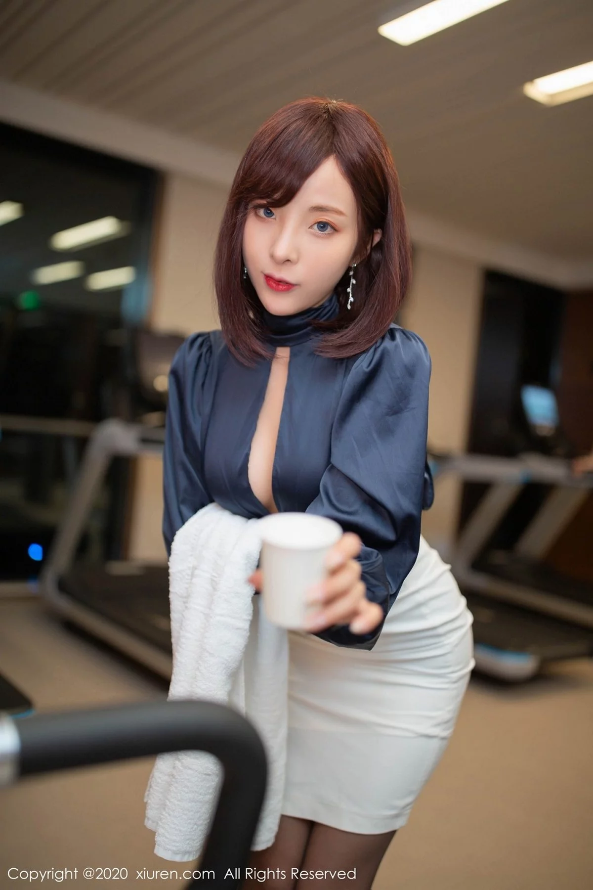 ytw9.com[XiuRen秀人网]No.2452_嫩模陈小喵私教销售主题半脱露性感内衣配开档黑丝裤袜诱惑写真80P