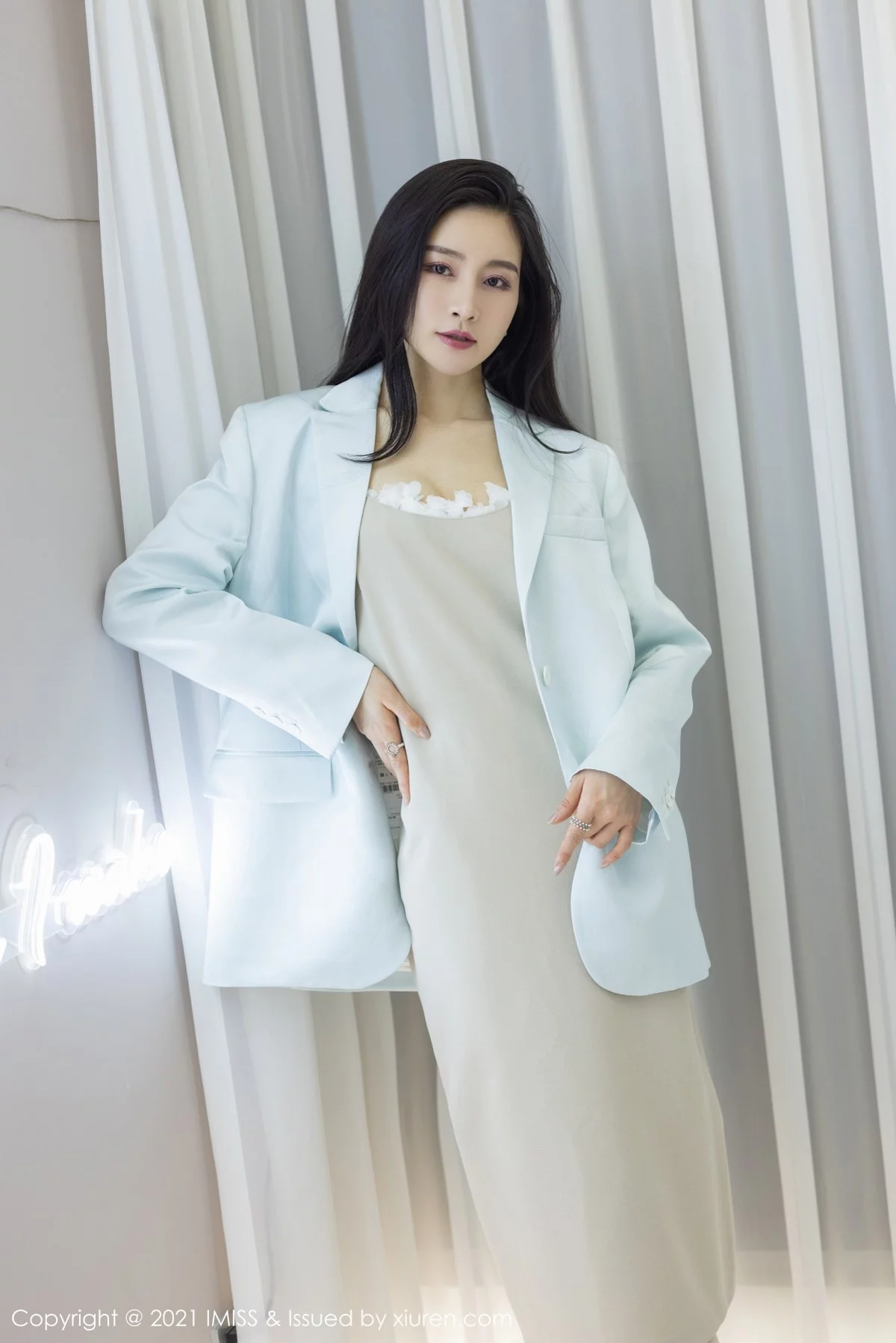 ytw9.com[IMISS爱蜜社]Vol.601_气质美女Vanessa私房碎花蕾丝内衣配蕾丝吊袜极致魅惑写真53P