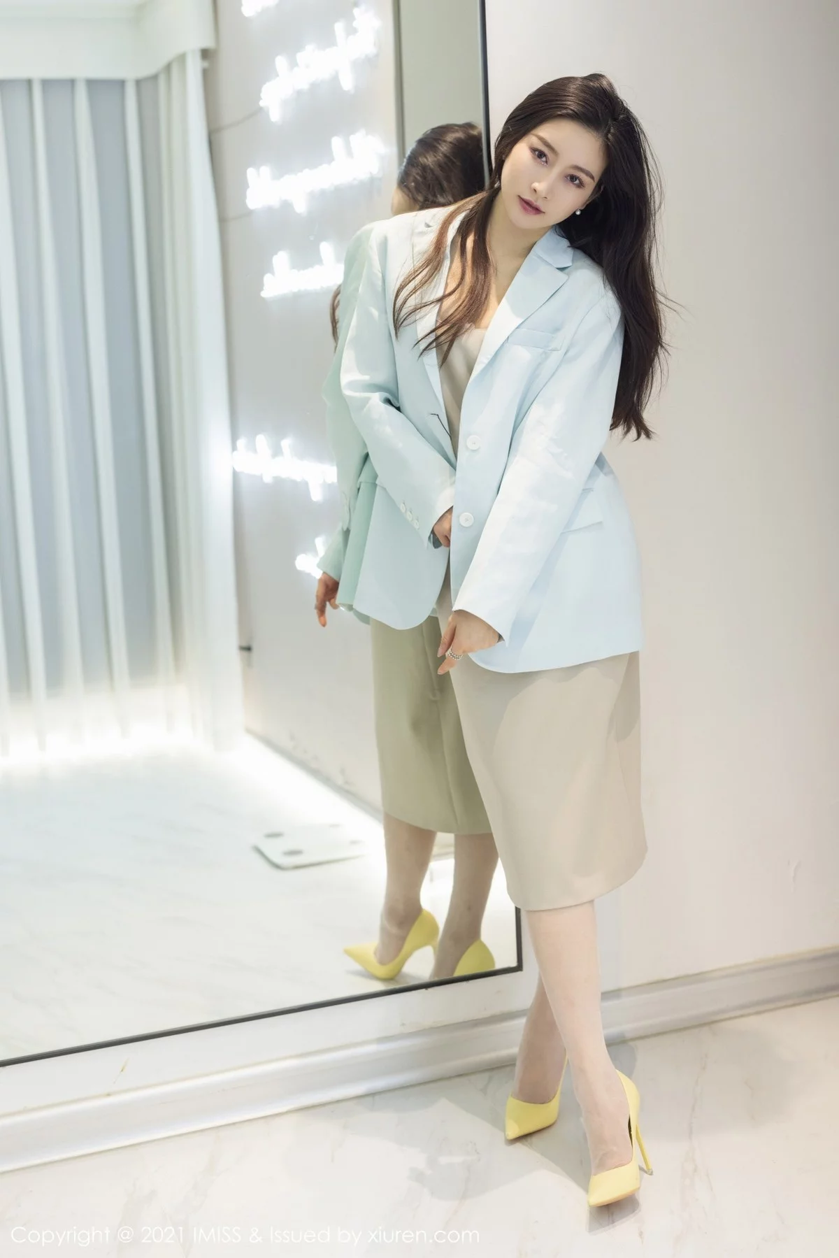 ytw9.com[IMISS爱蜜社]Vol.601_气质美女Vanessa私房碎花蕾丝内衣配蕾丝吊袜极致魅惑写真53P