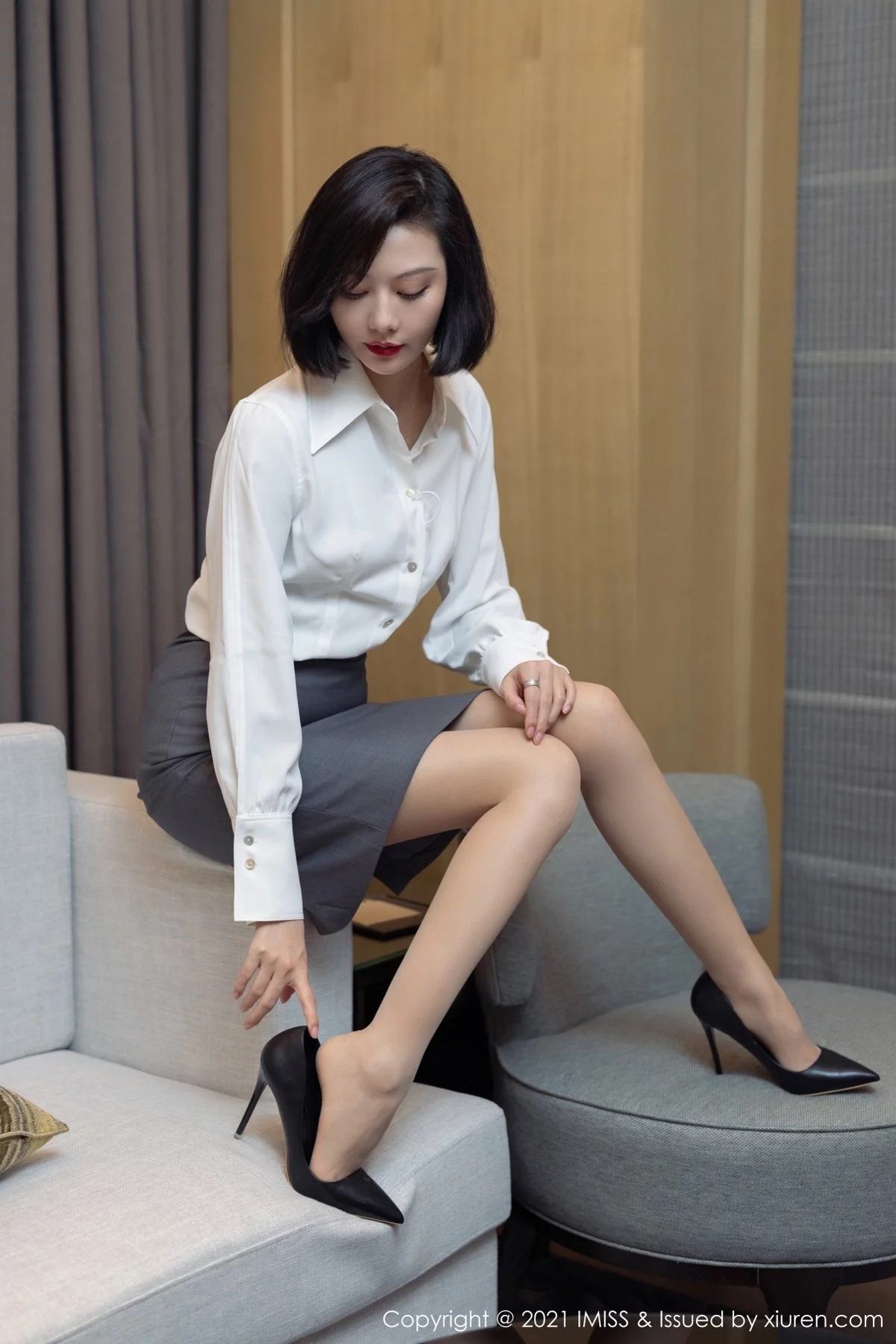 ytw9.com[IMISS爱蜜社]Vol.623_气质美女艺轩私房浴室半脱露洁白衬衫配蕾丝内衣完美诱惑写真82P