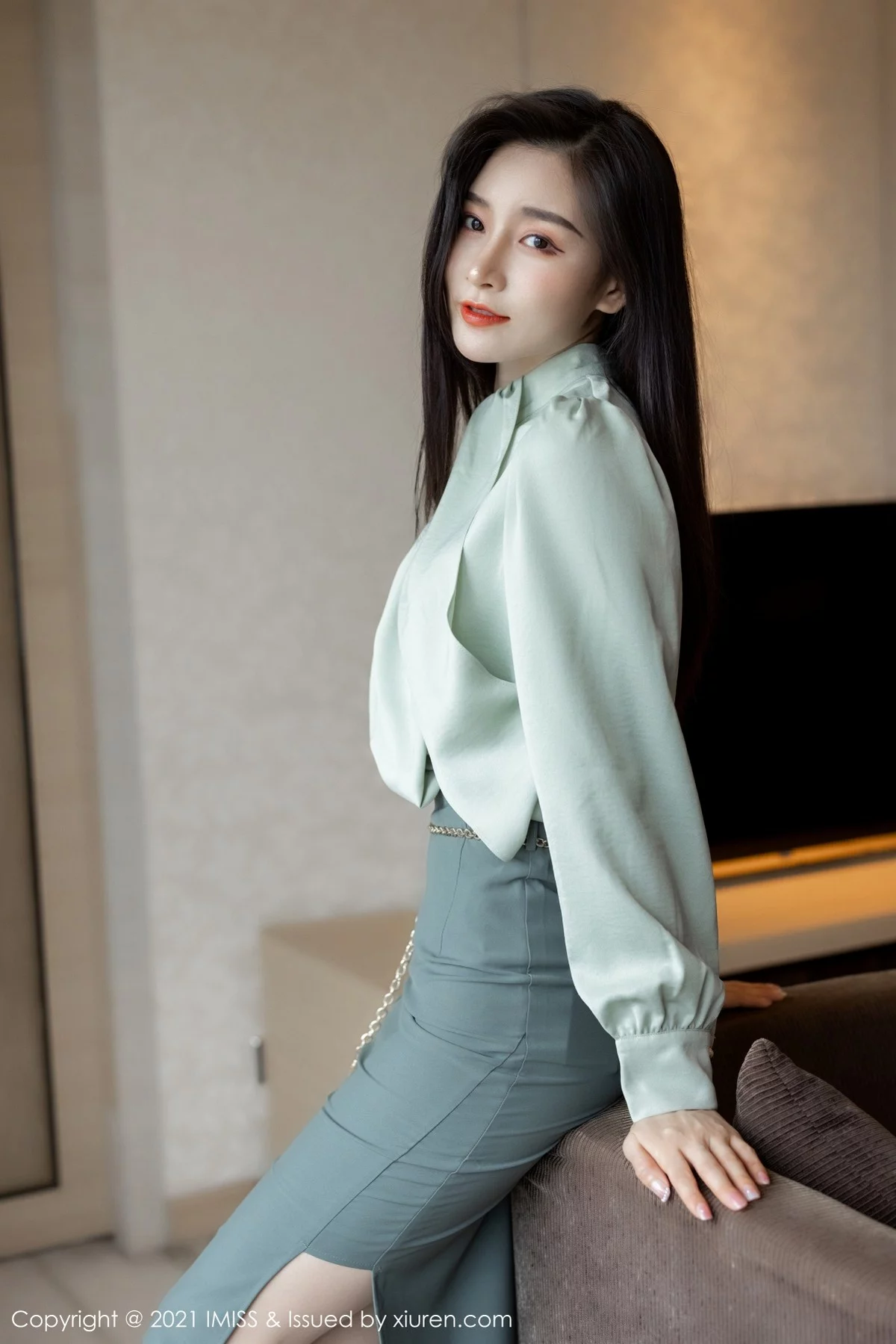 ytw9.com[IMISS爱蜜社]Vol.617_气质美女Vanessa床上脱优雅服饰露性感白色内衣迷人诱惑写真62P