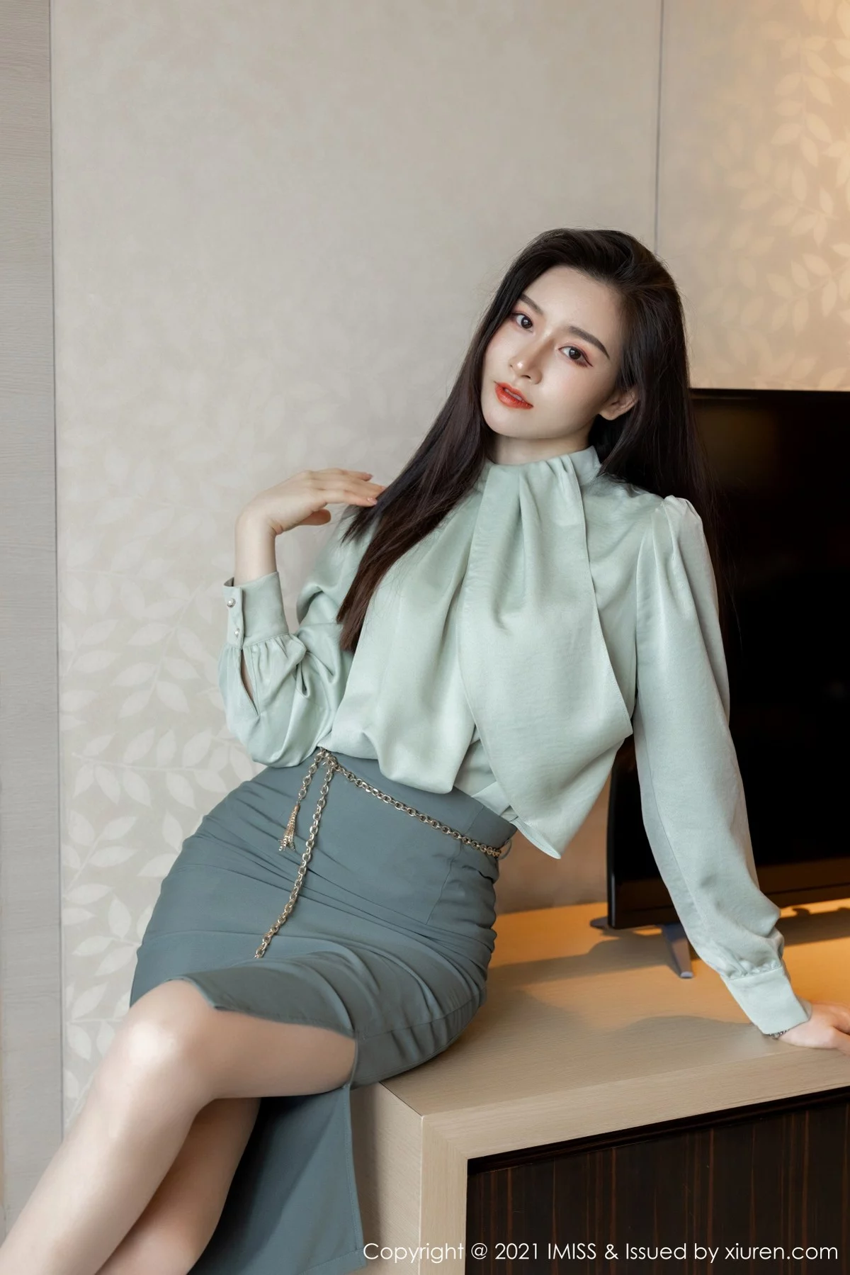 ytw9.com[IMISS爱蜜社]Vol.617_气质美女Vanessa床上脱优雅服饰露性感白色内衣迷人诱惑写真62P