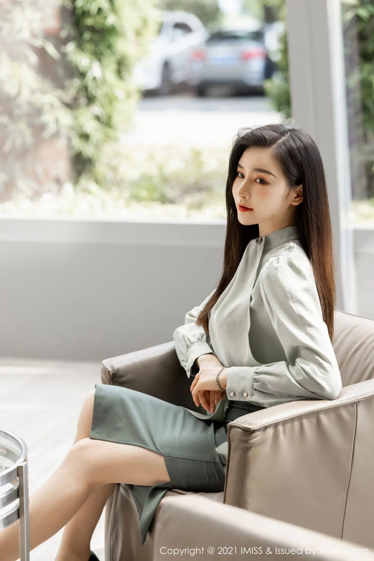 ytw9.com[IMISS爱蜜社]Vol.617_气质美女Vanessa床上脱优雅服饰露性感白色内衣迷人诱惑写真62P