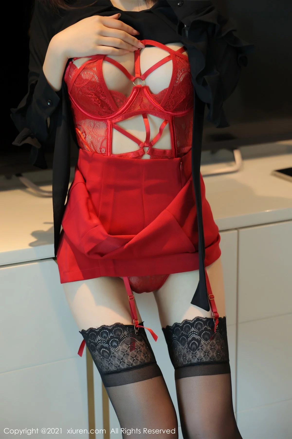 ytw9.com[XiuRen秀人网]No.3881_模特西门小玉私房半脱露猩红镂空情趣内衣配黑丝吊袜诱惑写真68P