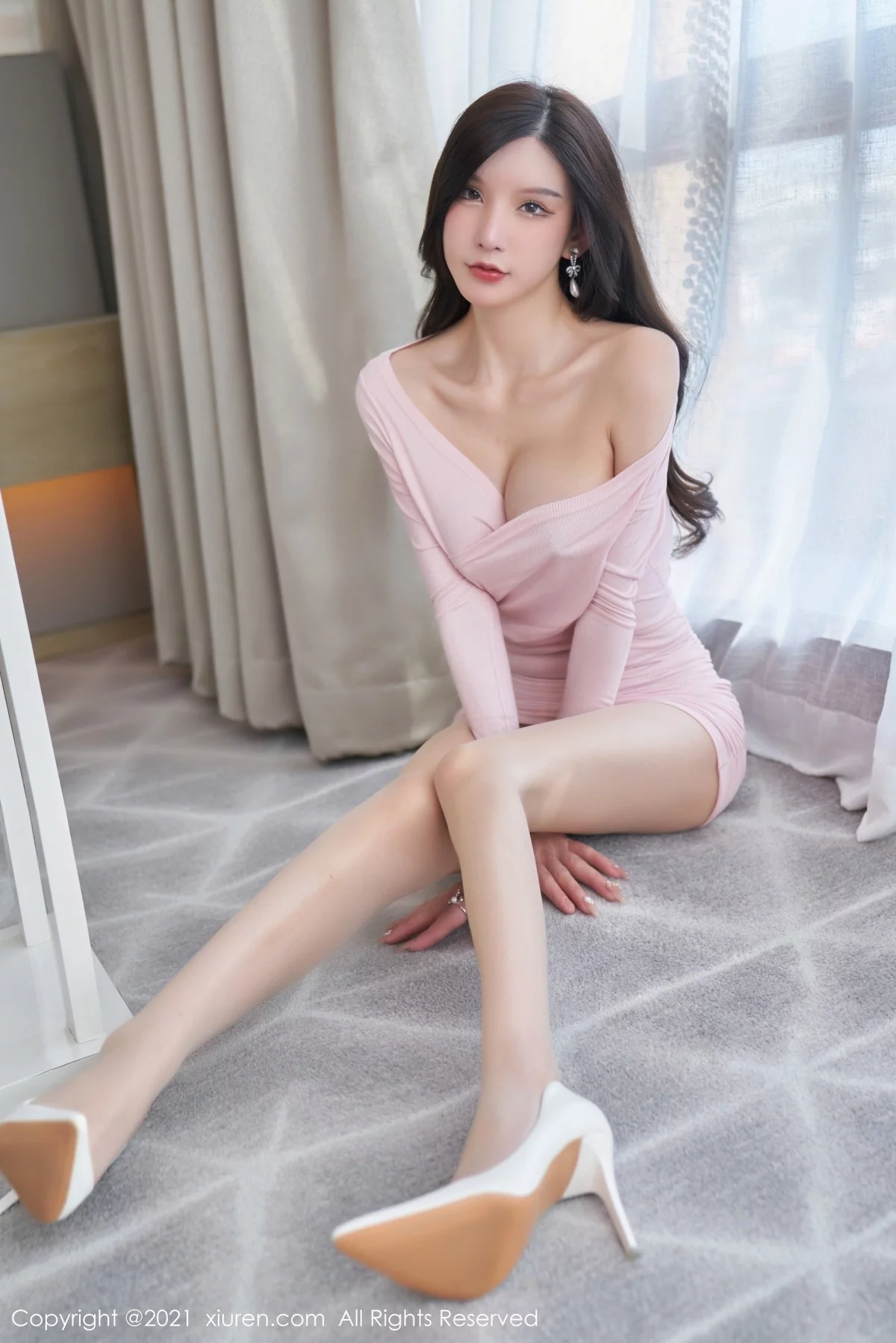 ytw9.com[XiuRen秀人网]No.4226_女神周于希Sandy私房粉色连身裙配超薄肉丝露蕾丝内裤诱惑写真92P
