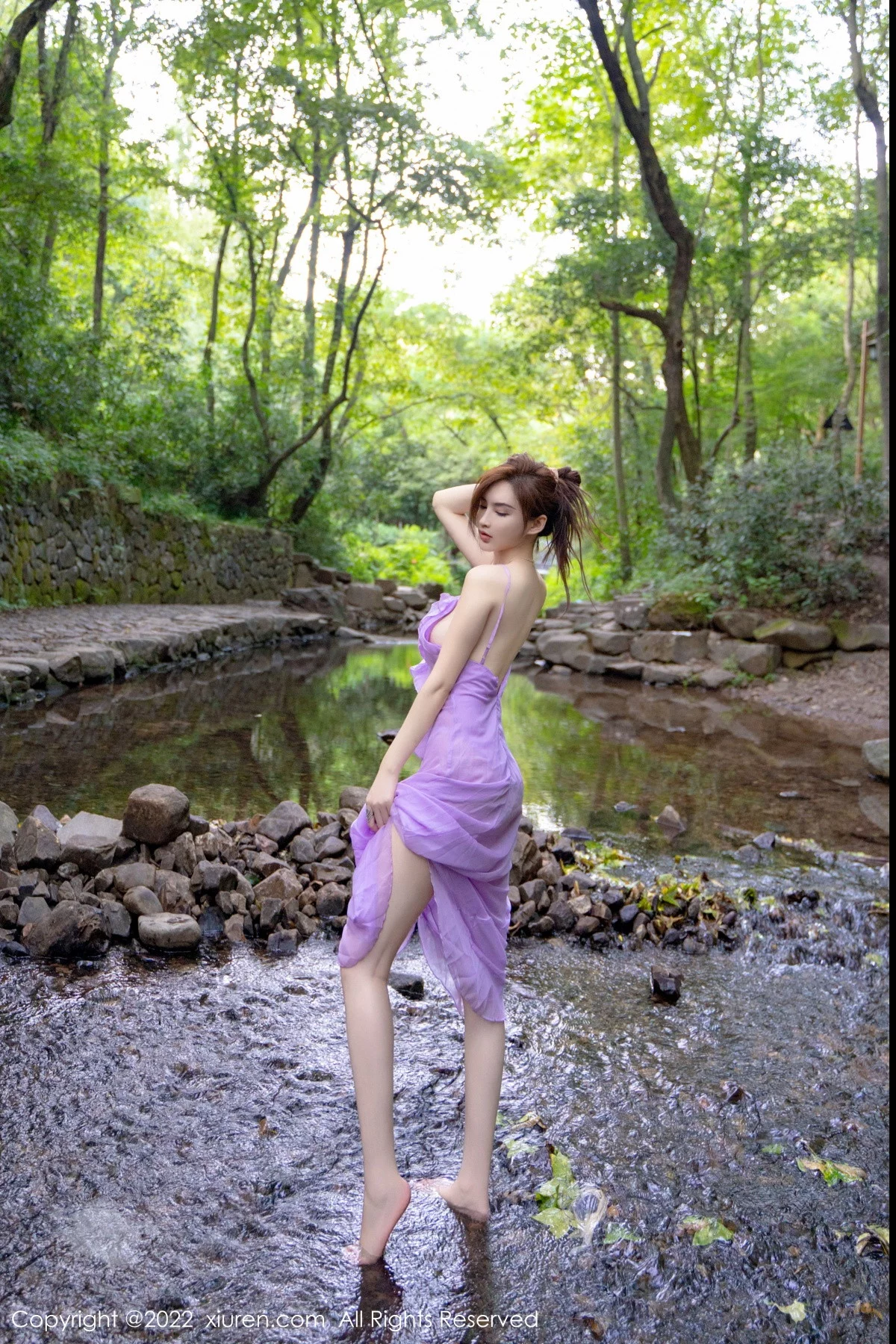 Xrmnw.Com[XiuRen秀人网]No.5690_模特婠婠么户外拍摄性感淡紫色吊带裙秀曼妙身材靓丽迷人写真81P
