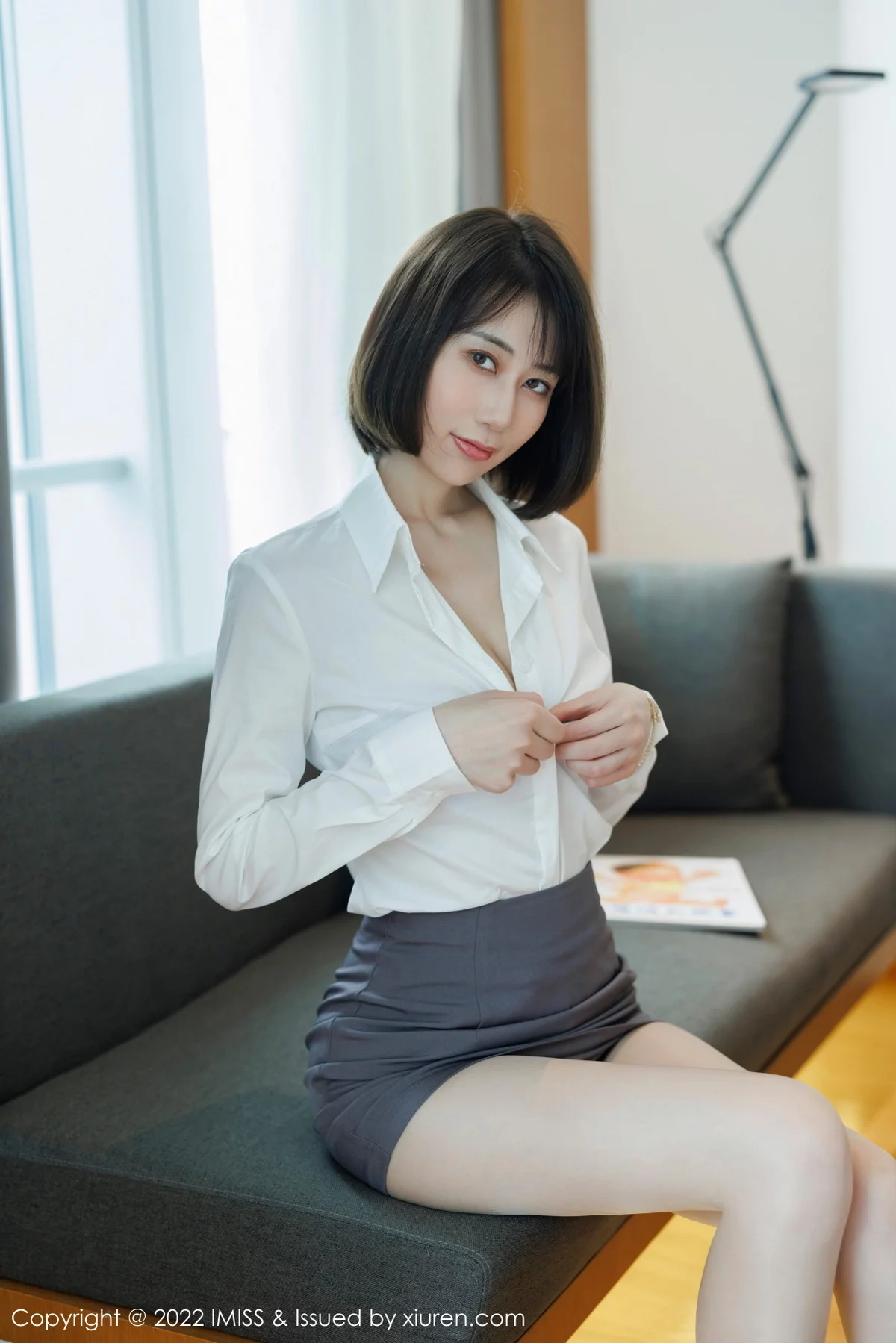ytw9.com[IMISS爱蜜社]Vol.709_新人模特瑞妤性感白T配灰色短裙露紫色内衣超薄肉丝迷人写真68P