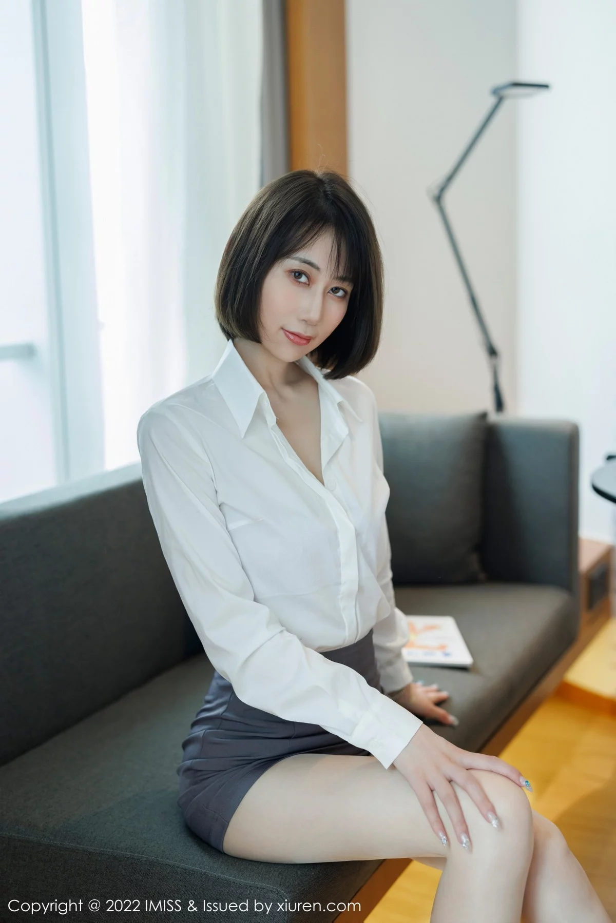 ytw9.com[IMISS爱蜜社]Vol.709_新人模特瑞妤性感白T配灰色短裙露紫色内衣超薄肉丝迷人写真68P