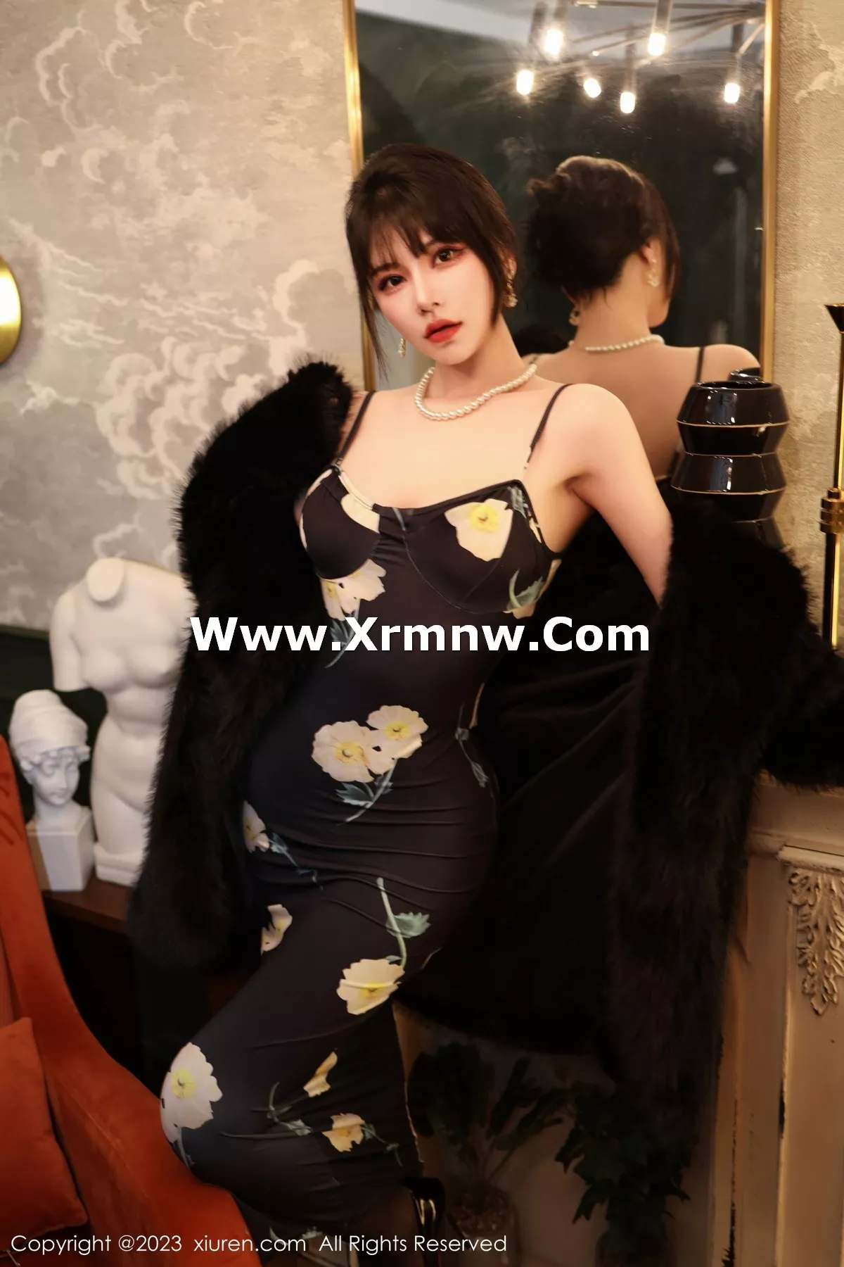 Xrmnw.Com[XiuRen秀人网]No.6220_模特桃桃子性感黑色吊带裙配超薄无内黑丝秀完美身材美艳写真85P