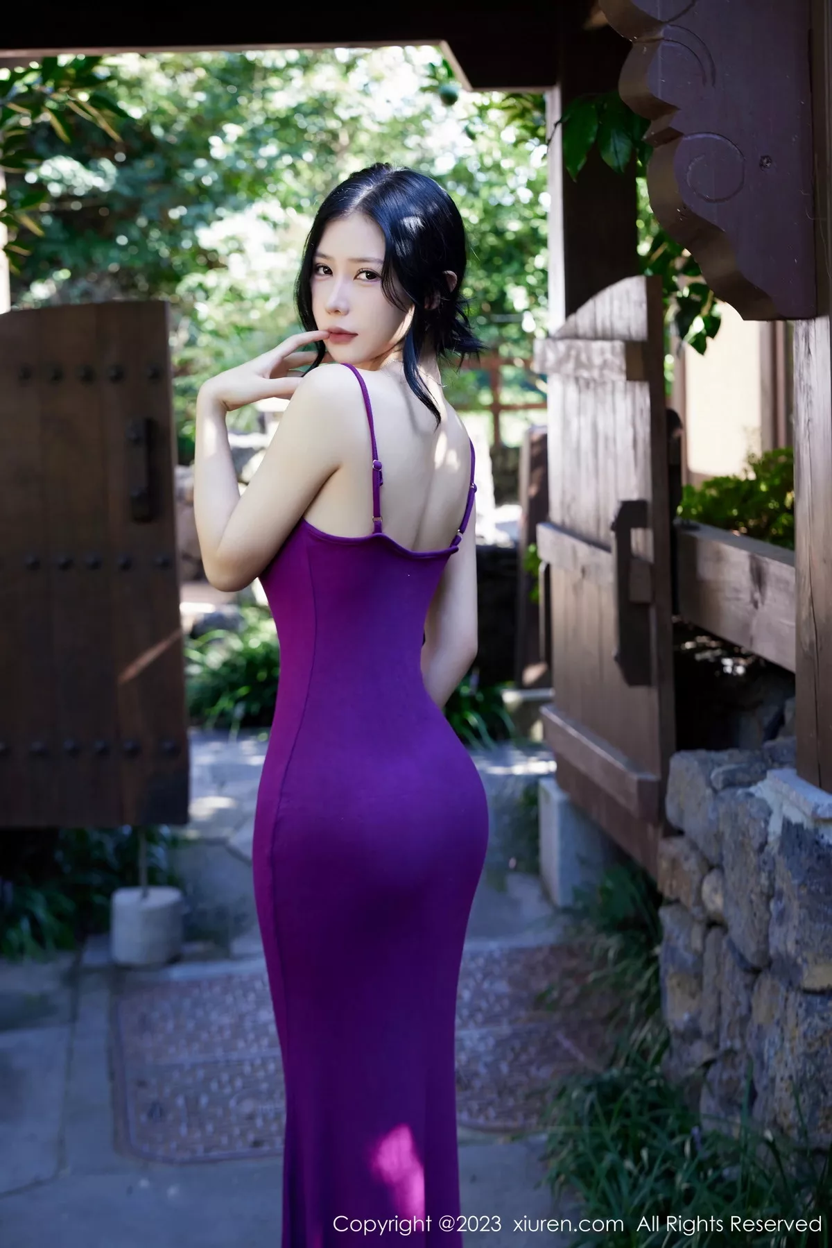 Xrmnw.Com[XiuRen秀人网]No.7485_模特尹甜甜户外性感紫色吊带裙配超薄肉丝秀完美身材诱惑写真63P