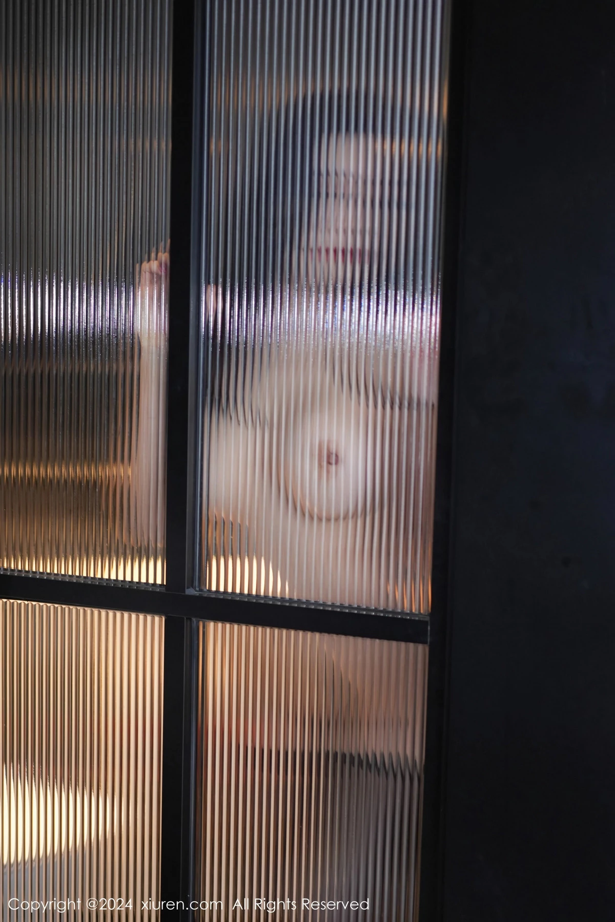 Xrmnw.Com[XiuRen秀人网]No.8543_模特心妍小公主性感紫灰色吊带短裙配黑丝袜秀丰满身材诱惑写真61P