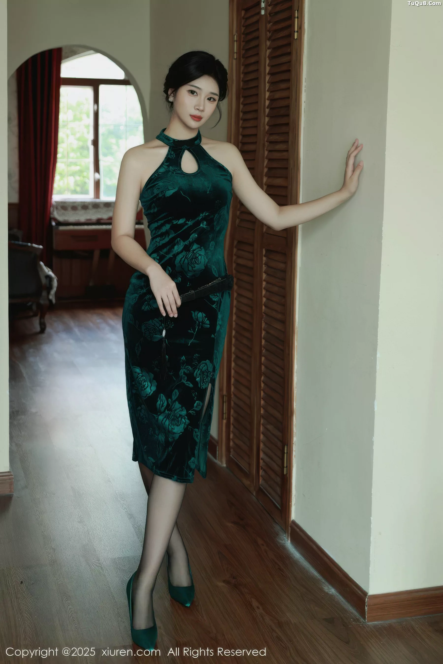 [XiuRen秀人网]No.10962_模特南乔性感墨绿色蕾丝内衣配超薄黑丝秀惹火身材撩人诱惑写真72P