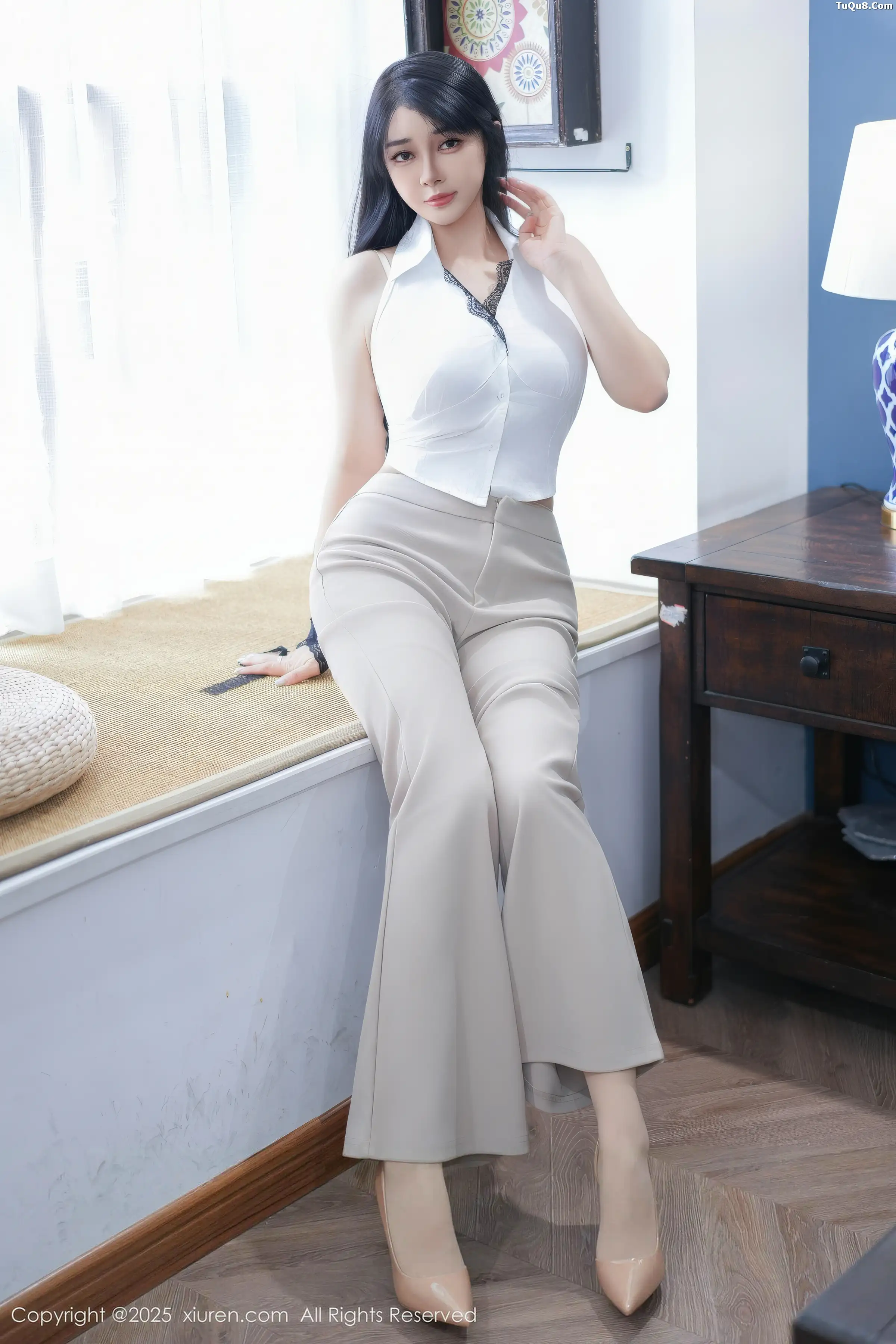 [XiuRen秀人网]No.11038_模特凯竹法师性感浅色内衣配超薄肉丝秀丰腴多姿身材诱惑写真67P